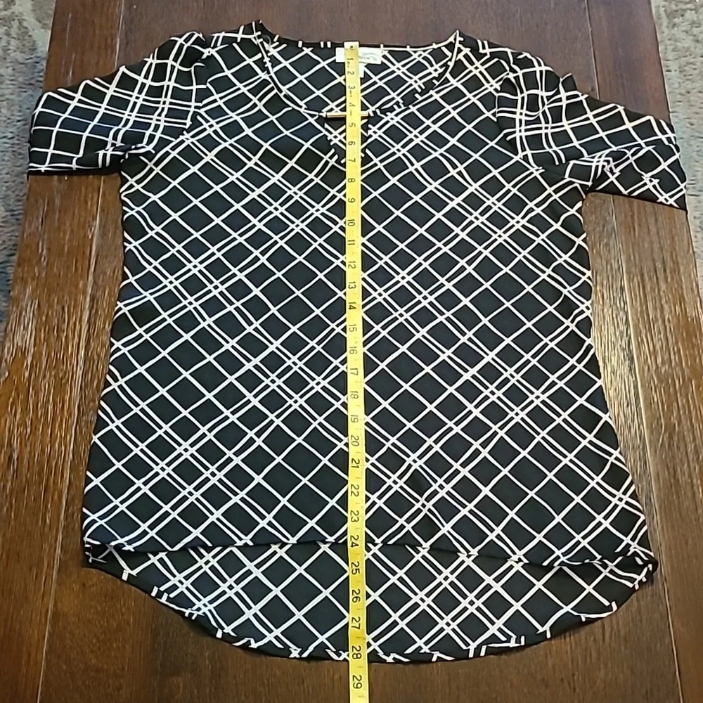 Dressbarn Patterned Black & White Top - Small - Picture 7 of 8